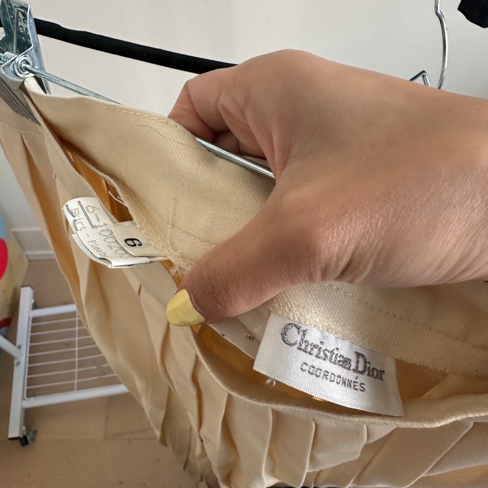 Christian Dior Cream Pleated Skirt - Picture 3 of 4